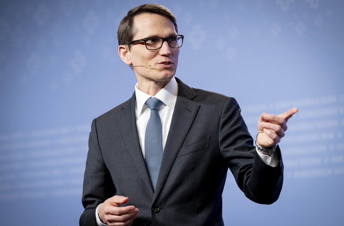 epa11692064 Chairman of the Governing Board of the Swiss National Bank (SNB), Martin Schlegel, addresses the media at a press conference regarding a new series of banknotes, in Bern, Switzerland, 30 O ...
