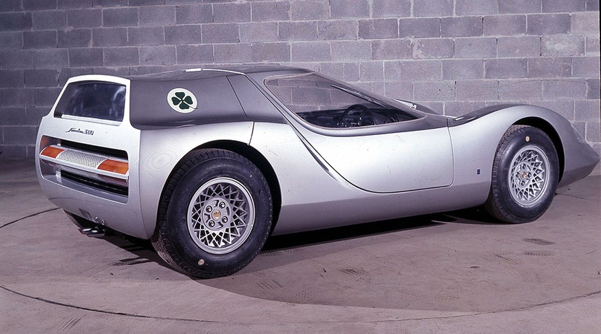 alfa romeo scarabeo 1966 http://www.carstyling.ru/ru/entry/OSI_Scarabeo_1966/ 
https://www.classicdriver.com/en/article/cars/classic-concepts-1966-alfa-romeo-scarabeo-osi