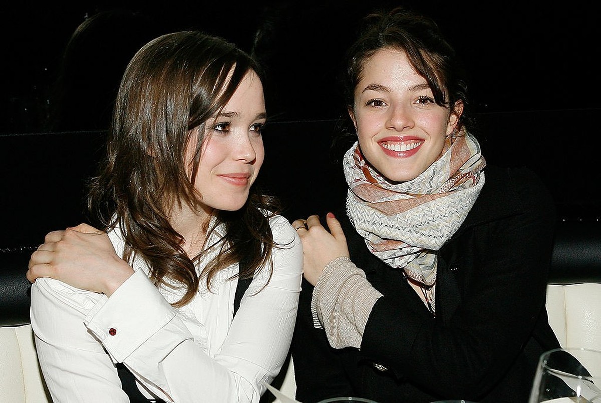 LOS ANGELES, CA - FEBRUARY 22: Actresses Ellen Page (L) and Olivia Thirlby attend the Fox Searchlight Pictures' Oscar and Independent Spirit Award nominees party held at the STK-LA restaurant Feb ...