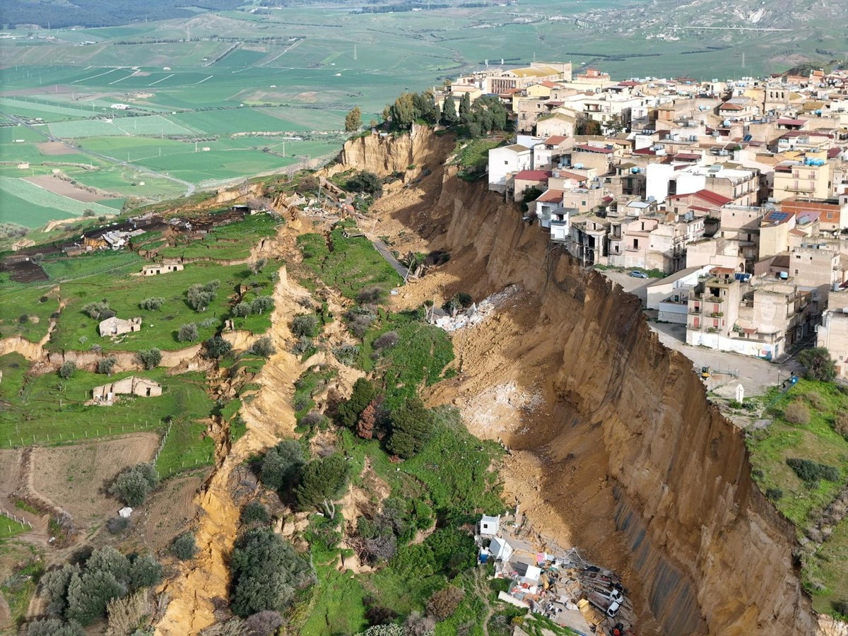 epaselect epa12682665 An aerial view taken with a drone shows the site of a landslide at Niscemi, Caltanissetta province, Sicily Island, southern Italy, 26 January 2026. Following days of heavy rainfa ...