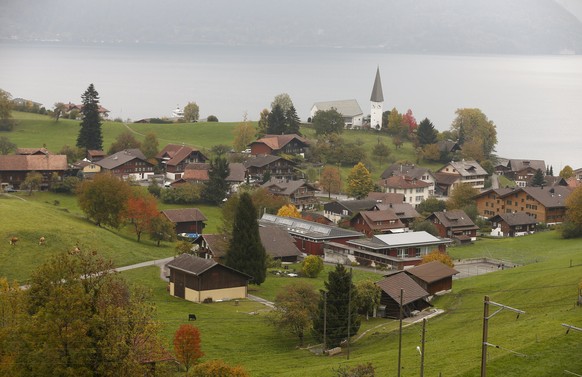 Camouflaged bunkers of the former artillery fort of the Swiss Army stand (foreground) in the town of Faulensee, Switzerland October 19, 2015. Artillery fort Faulensee was in military use from 1943 to  ...