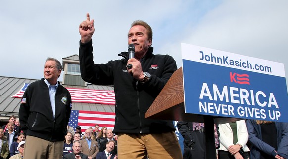 Arnie schlägt sich auf John Kasichs (links) Seite: Ob es noch was bringt, wird sich in einer Woche zeigen.&nbsp;