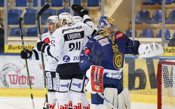 Torjubel nach 1:2 durch Luganos Dario Buergler, links aussen, beim Eishockey-Qualifikationsspiel der National League zwischen dem HC Davos und dem HC Lugano, am Samstag, 2. Januar 2021, im Eisstadion  ...