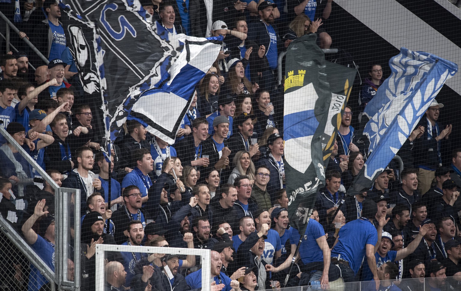 Zug&#039;s fan, during the fourth game of the quarter final playoffs of National League 2021/22 between HC Lugano and EV Zug at the Corner Arena in Lugano, Thursday, March 31, 2022. (KEYSTONE/Ti-Press ...