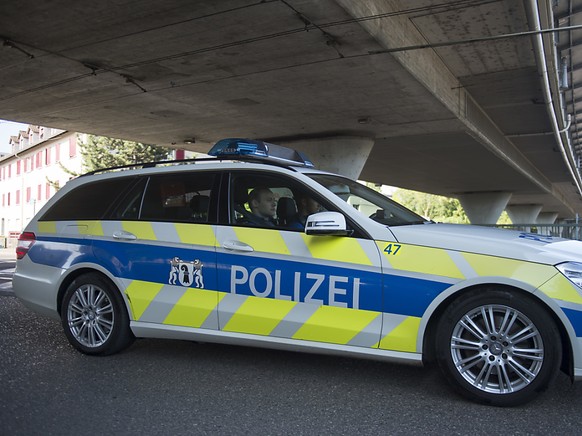 Passanten riefen nach der Unfallfahrt der 79-Jährigen die Polizei. (Symbolbild)
