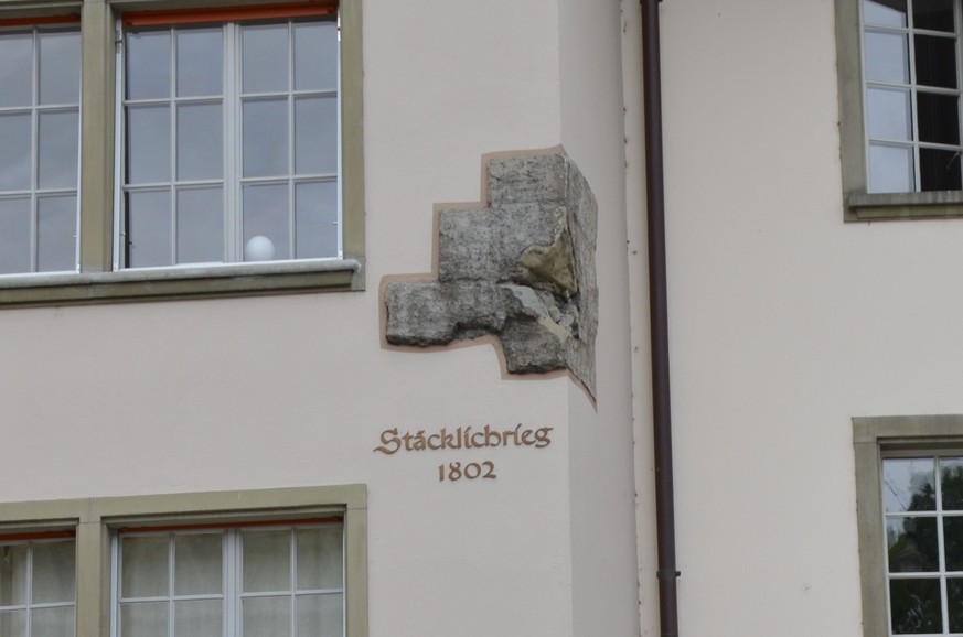 Einschussloch Kanonenkugel Stecklichrieg 1802 Bern