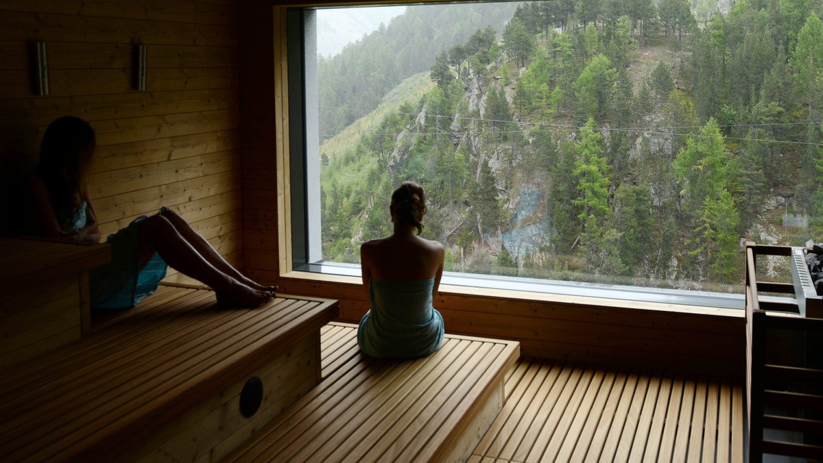 epa04407423 Guests use the sauna in the 'wellnessHostel4000' in Saas Fee, Switzerland, 19 September 2014. Worldwide the first youth hostel with a private spa and swimming pool has opened on  ...