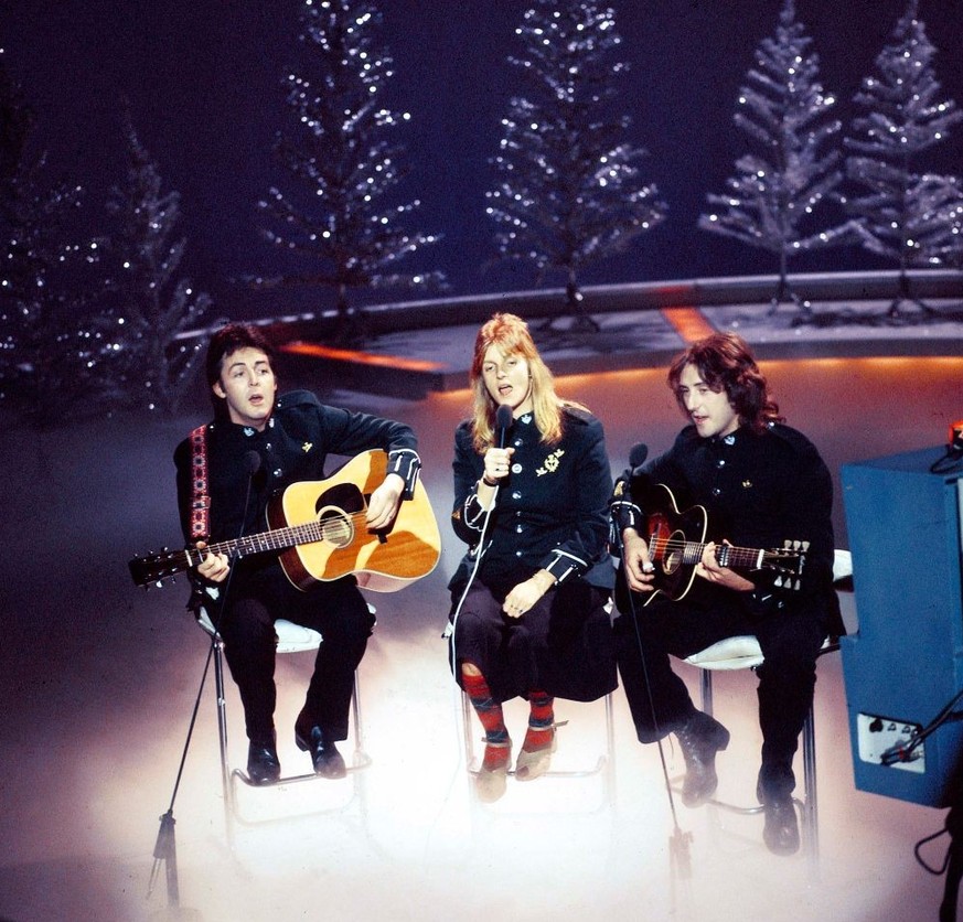 UNITED KINGDOM - DECEMBER 10: BBC TV CENTRE Photo of WINGS and Paul McCARTNEY and Linda McCARTNEY and Denny LAINE, L-R: Paul McCartney, Linda McCartney, Denny Laine, performing on Mike Yarwood Christm ...