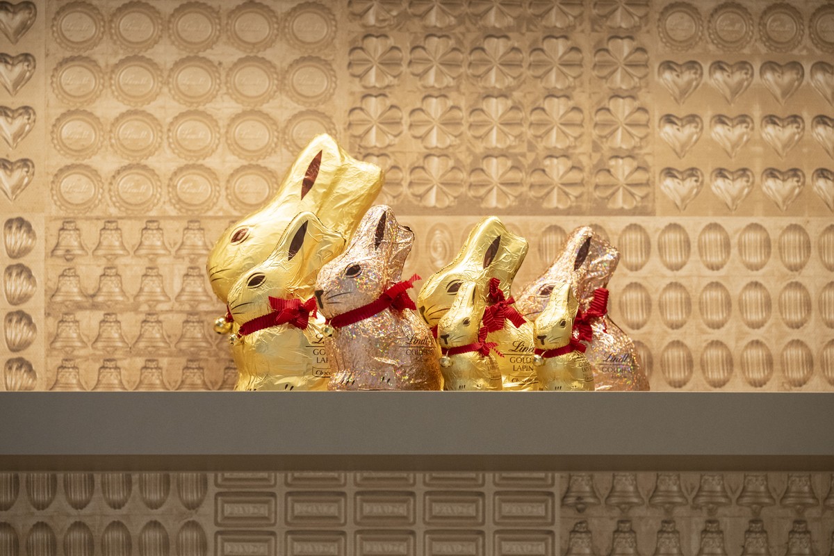 Gold chocolate bunny of Lindt and Spruengli during a press conference on the company's full-year results for 2023, in Kilchberg, Switzerland, Tuesday, March 5, 2024. (KEYSTONE/Ennio Leanza)