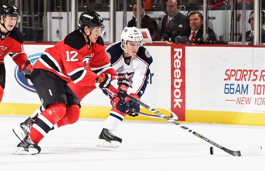 Damien Brunner (vorne) im Zweikampf in einem Spiel gegen die Columbus Blue Jackets.