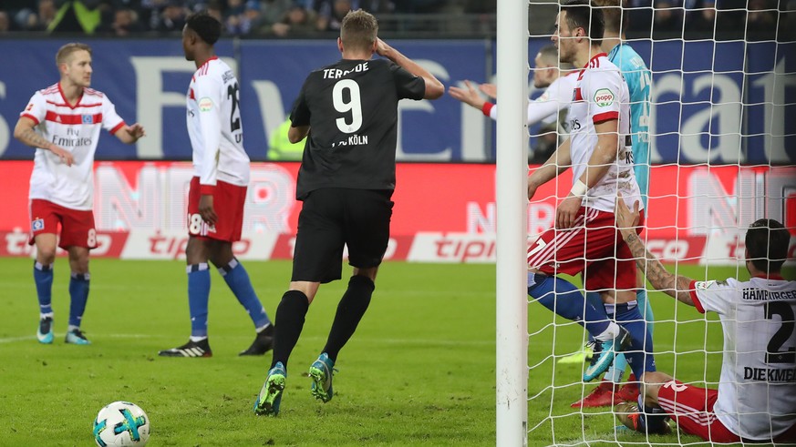 epa06458368 Cologne&#039;s Simon Terodde (C) celebrates after scoring the opening goal during the German Bundesliga soccer match between Hamburger SV and FC Cologne in Hamburg, Germany, 20 January 201 ...