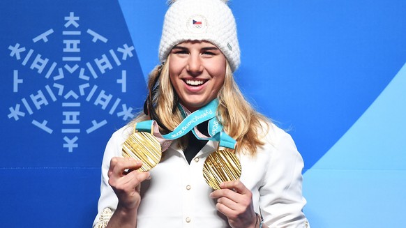 epaselect Ester Ledecka of the Czech Republic poses with her two gold medals during a press conference at the main press center at the Alpensia Resort on the last day of the PyeongChang 2018 Olympic G ...