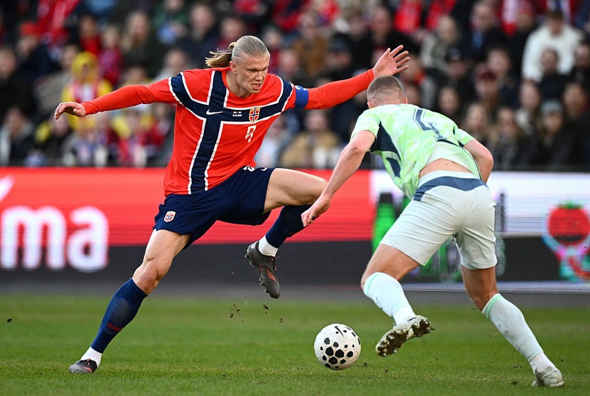 OSLO, NORWAY - MARCH 31: Erling Haaland of Norway is challenged by Nico Elvedi of Switzerland during the international friendly match between Norway and Switzerland at Ullevaal Stadion on March 31, 20 ...