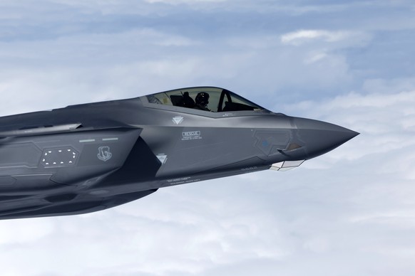 epaselect epa11642123 A US Air Force F-35 fighter jet participates in exercise &#039;Ramstein Flag 2024&#039; in Greece, 04 October 2024. NATO Air Command is organizing, with the participation of 12 A ...