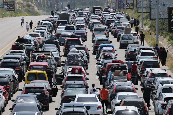 epa12895824 Vehicles line up on a road before the Qasmiyeh Bridge as they return to their homes near Tyre, southern Lebanon, 17 April 2026. Israel and Lebanon have agreed to a 10-day ceasefire, which  ...