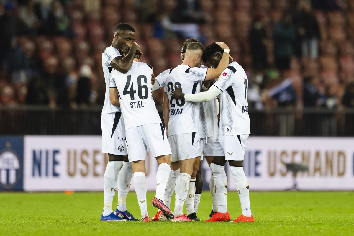 Der FC Zuerich, FCZ, feiert ihren 4:2 Sieg, im Fussball Meisterschaftsspiel der Swiss Super League zwischen dem FC Zuerich (FCZ) und dem FC Thun (FCT), am Samstag, 10. Oktober 2026, im Stadion Letzigr ...