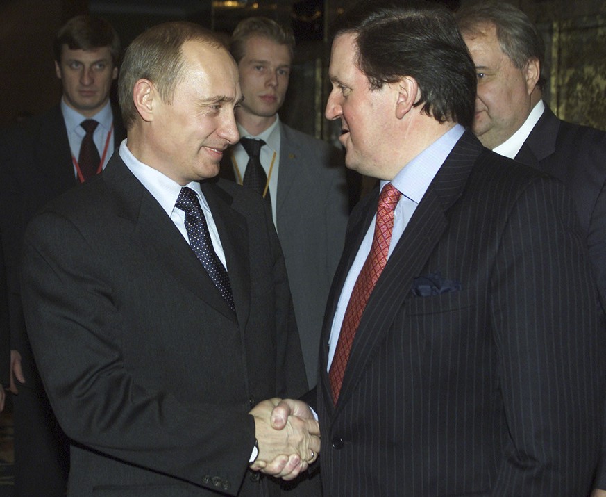 FILE - Russia&#039;s President Vladimir Putin, left, and NATO Secretary General Lord Robertson shake hands before talks in Brussels, Belgium Monday Nov. 11, 2002. Lord George Robertson, who was NATO&# ...