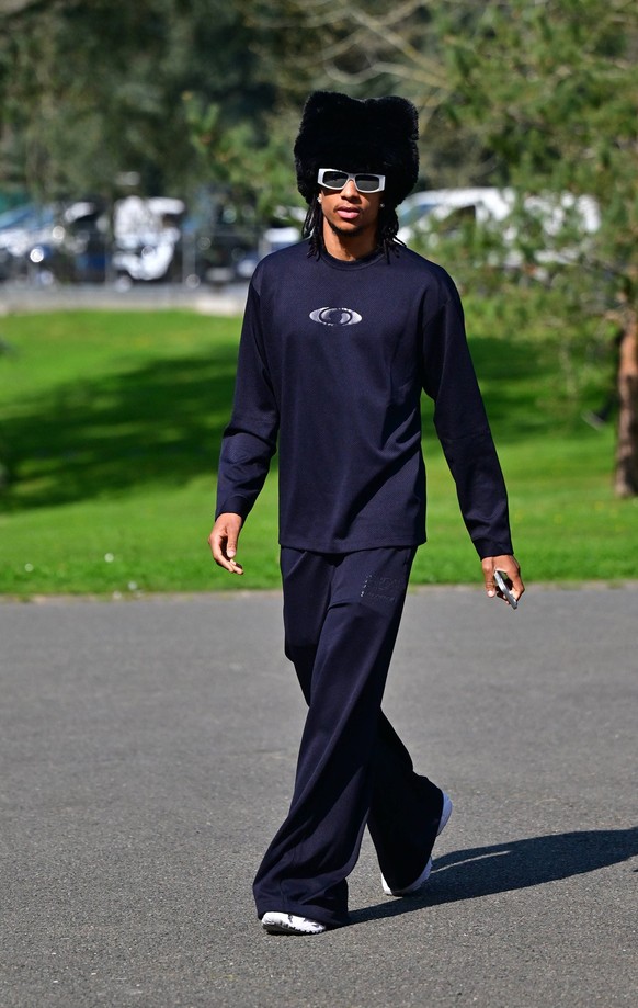 Michael Olise - Les joueurs de l �quipe de France de football arrivent au Centre national de football de Clairefontaine-en-Yveline, France, le 23 mars 2026. Les vice-champions du monde se rendront cet ...