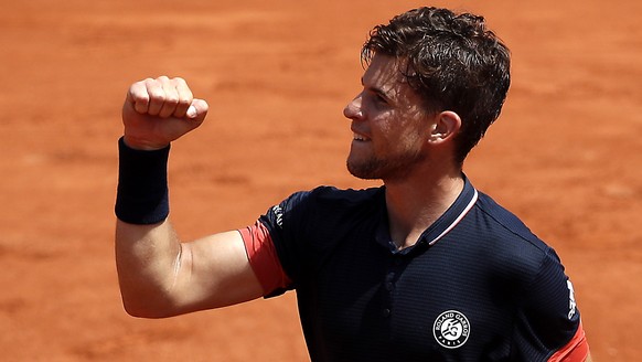 epa06793521 Dominic Thiem of Austria reacts as he plays Marco Cecchinato of Italy during their menâs semi final match during the French Open tennis tournament at Roland Garros in Paris, France, 08 J ...
