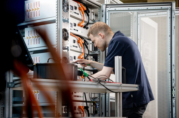 Die Inesco-Salzbatterien werden in Solothurn vom Sozialunternehmen Vebo zusammengesetzt.