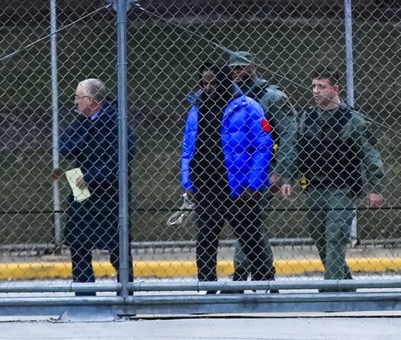 epa07397748 R. Kelly who&#039;s official name is Robert Kelly (2nd L), is escorted by his attorney Steve Greenberg (L) out of the Cook County Jail in Chicago, Illinois, USA, 25 February 2019. Kelly tu ...