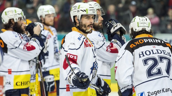 Zugs Raphael Diaz im fuenften Eishockey Playoff Finalspiel der National League A zwischen dem SC Bern und dem EV Zug am Samstag, 15. April 2017, in der PostFinance Arena in Bern. (KEYSTONE/Alexandra W ...