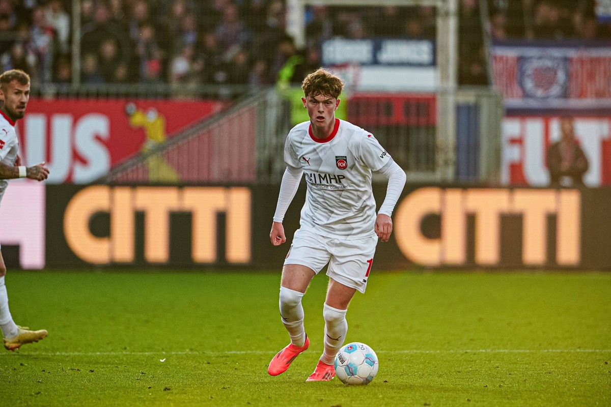 Paul Wanner 1. FC Heidenheim, 10 GER, Holstein Kiel vs. 1. FC Heidenheim, Fussball, Bundesliga, Spieltag 9, Saison 2024/25, 02.11.2024 DFL REGULATIONS PROHIBIT ANY USE OF PHOTOGRAPHS AS IMAGE SEQUENCE ...