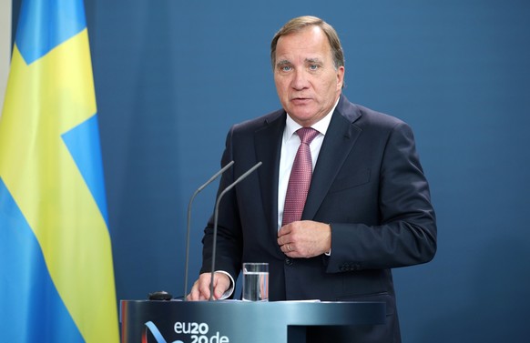 epa08643826 Swedish Prime Minister Stefan Loefven and German Chancellor Angela Merkel (not pictured) give a joint press conference following their meeting in Berlin, Germany, 03 September 2020. EPA/Mi ...