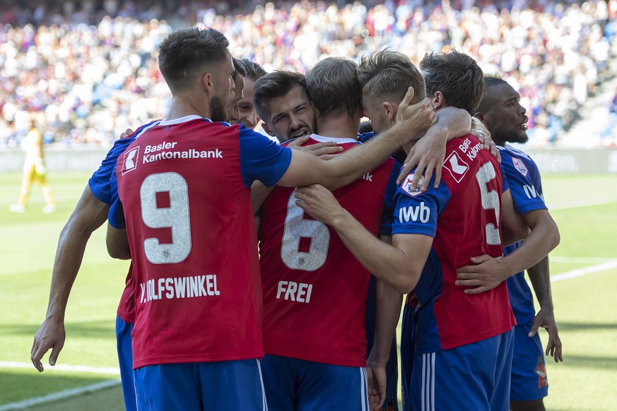 Die Basler freuen sich ueber ihr 2:0 im Fussball Meisterschaftsspiel der Super League zwischen dem FC Basel 1893 und dem FC Sion im Stadion St. Jakob-Park in Basel, am Sonntag, 12. August 2018. (KEYST ...