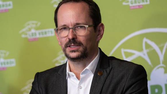 Nationalrat und Parteipraesident Balthasar Glaettli, ZH, von der Bundeshausfraktion der Gruenen Partei Schweiz, aeussert sich an einer Pressekonferenz zur Bundesratskandidatur fuer die Nachfolge von U ...