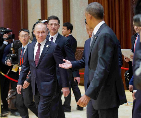 Putin habe Obama vor der Sitzung auf die Schulter geklopft, berichtete eine Reporterin.