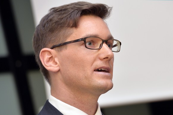 Hans-Jakob Boesch bei seiner Vorstellung als Kandidaten fuers Praesidium an der Delegiertenversammlung der FDP des Kanton Zuerich in Zuerich am Dienstag, 5. April 2016. (KEYSTONE/Walter Bieri)