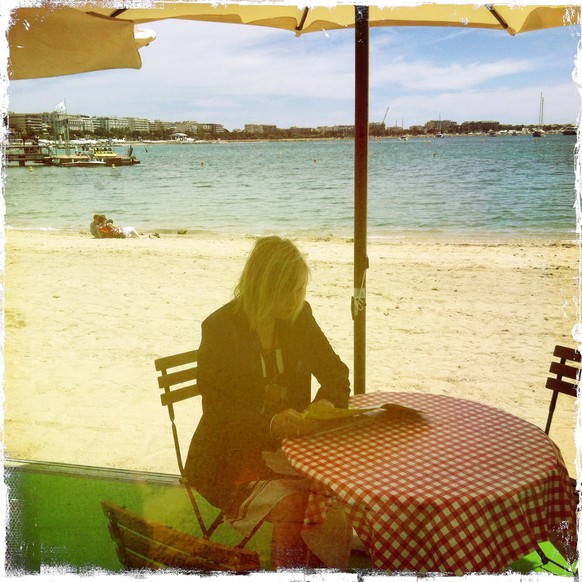 Catherine Ann Berger am Strand-Stand von Swiss Films.