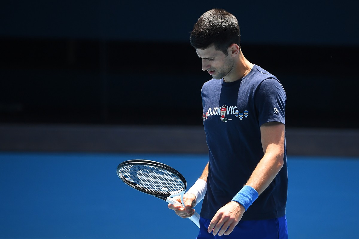 epa09679668 Novak Djokovic of Serbia is seen during a training session at Melbourne Park in Melbourne, Australia, 12 January 2022. EPA/JAMES ROSS AUSTRALIA AND NEW ZEALAND OUT