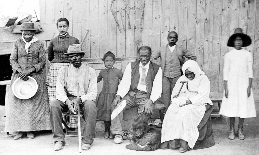 Harriet Tubman ganz links mit ihrer Familie, 1887.