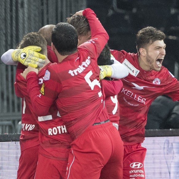 Winterthurs Spieler jubeln nach dem Sieg im Schweizer Cup 1/4-Final Spiel zwischen dem BSC Young Boys Bern und dem FC Winterthur, am Mittwoch, 1. Maerz 2017 im Stade de Suisse Wankdorf in Bern. (KEYST ...