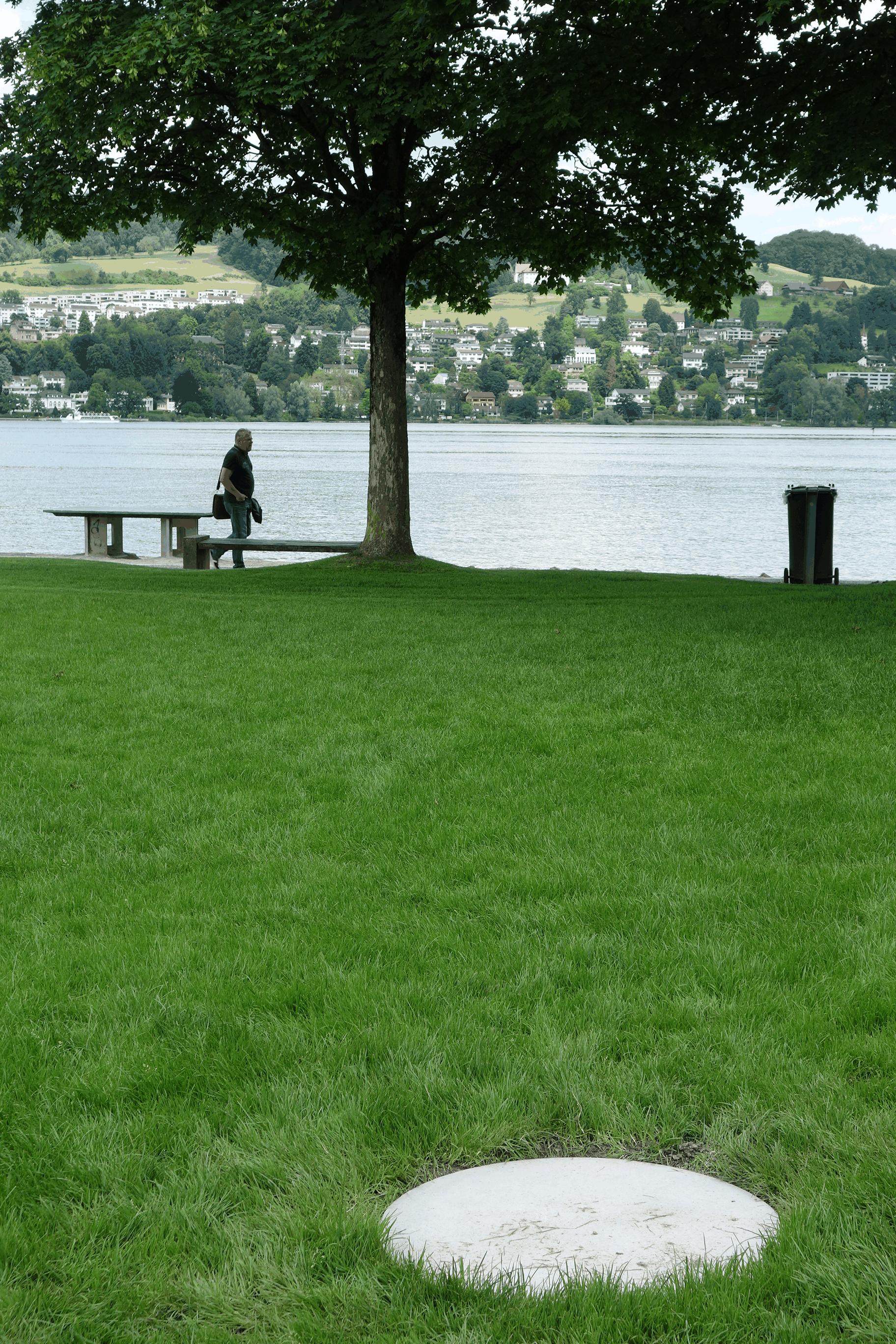 Auf den Bodenplatten in der Ufschötti darf grilliert werden!