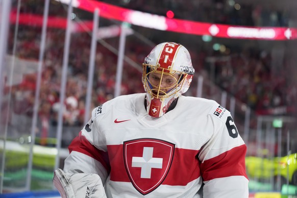 Switzerland's goaltender Leonardo Genoni during the 2026 IIHF Men's Ice Hockey World Championship preliminary round group A game between United States and Switzerland, at the Swiss Life Aren ...