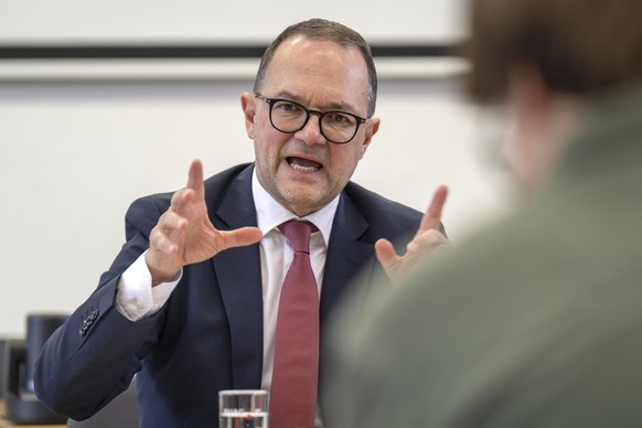 CAPTION CORRECTION: CORRECTS PLACE IN CITY FIELD TO THUN IN ALL IMAGES OF THE MEDIA ROUND TABLE OF RUAG FROM FEBRUARY 24, 2025 - Juerg Roetheli, Verwaltungsratspraesident der Ruag MRO Holding AG, spri ...