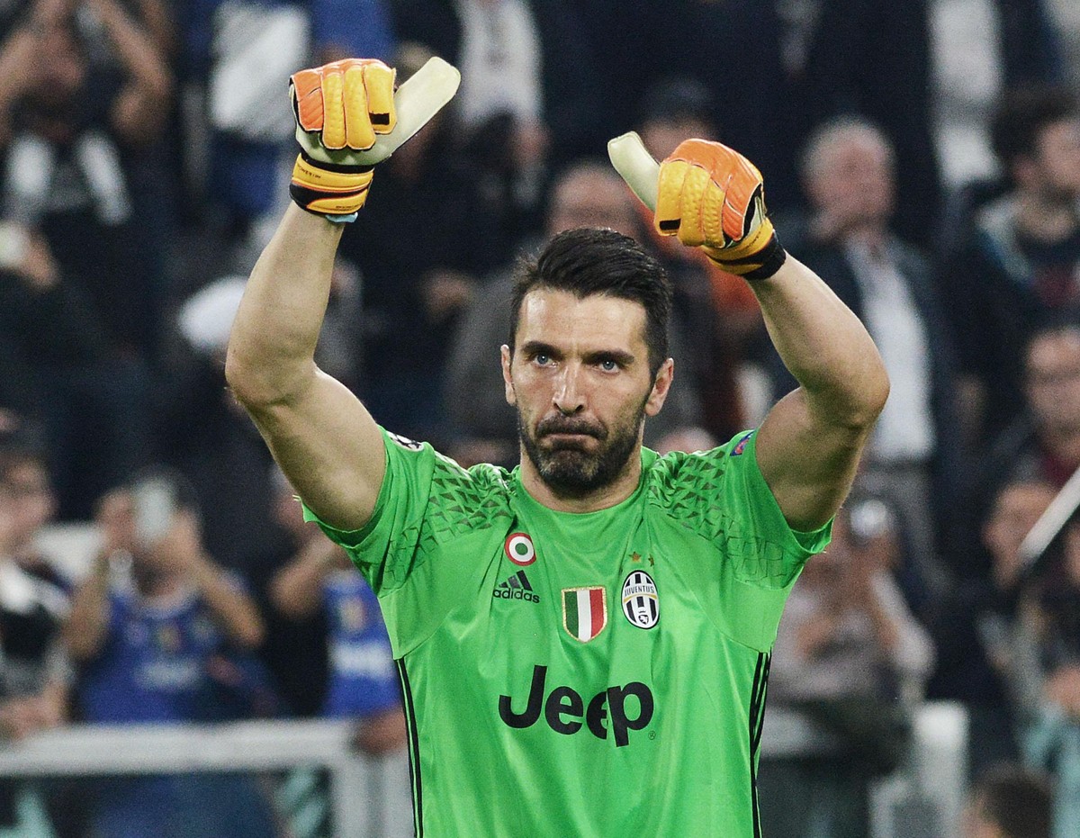 epa05903536 Juventus' goalkeeper Gianluigi Buffon celebrates their 3-0 win at the end of the UEFA Champions League quarter final first leg soccer match between Juventus FC and FC Barcelona at Juv ...