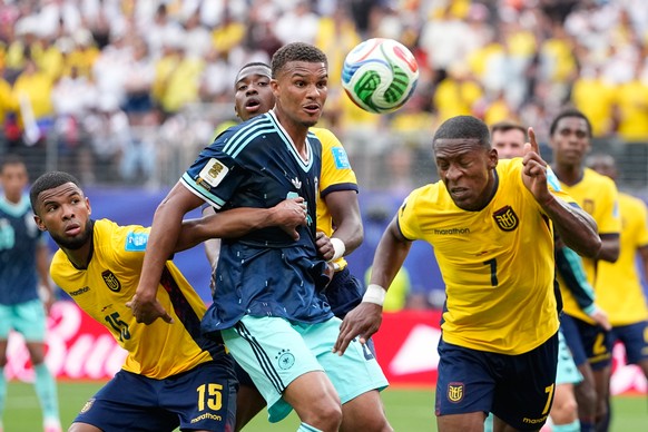 Ecuador's Pervis Estupinan (7) clears the ball during the World Cup Group E soccer match between Ecuador and Germany in East Rutherford, N.J., near New York, Thursday, June 25, 2026. (AP Photo/Fr ...