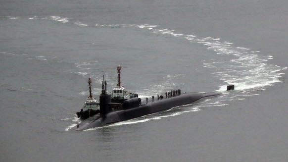 epa05926091 The nuclear-powered submarine USS Michigan approaches a naval base in the southeastern port of Busan, South Korea, 25 April 2017, to join the USS Carl Vinson in drills near the Korean Peni ...