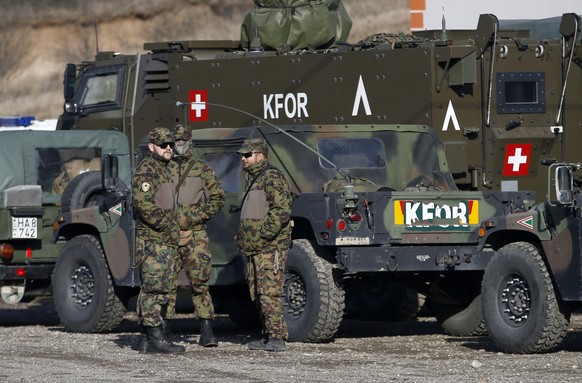 Auch Schweizer Militärangehörige sind Teil der Nato-Mission KFOR, welche den Frieden bewahren soll.