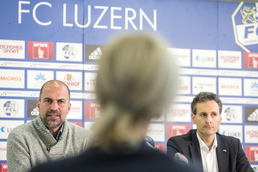 Markus Babbel, Cheftrainer FC Luzern, und Philipp Studhalter, VR-Praesident FC Luzern, von links, informieren an einer ausserordentlich Medienorientierung des FC Luzern am Donnerstag, 11. Mai 2017, in ...