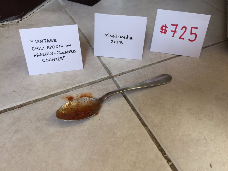 «Vintage Chili-Löffel auf frisch geputzter Küchenablage.» – $725.
