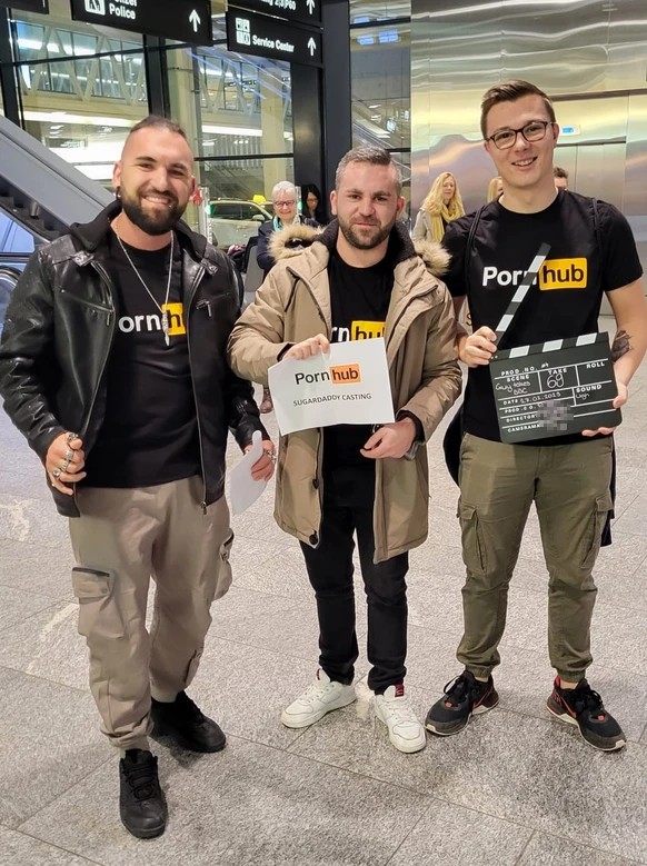 Schild mit PornHub-Casting am Flughafen Zürich