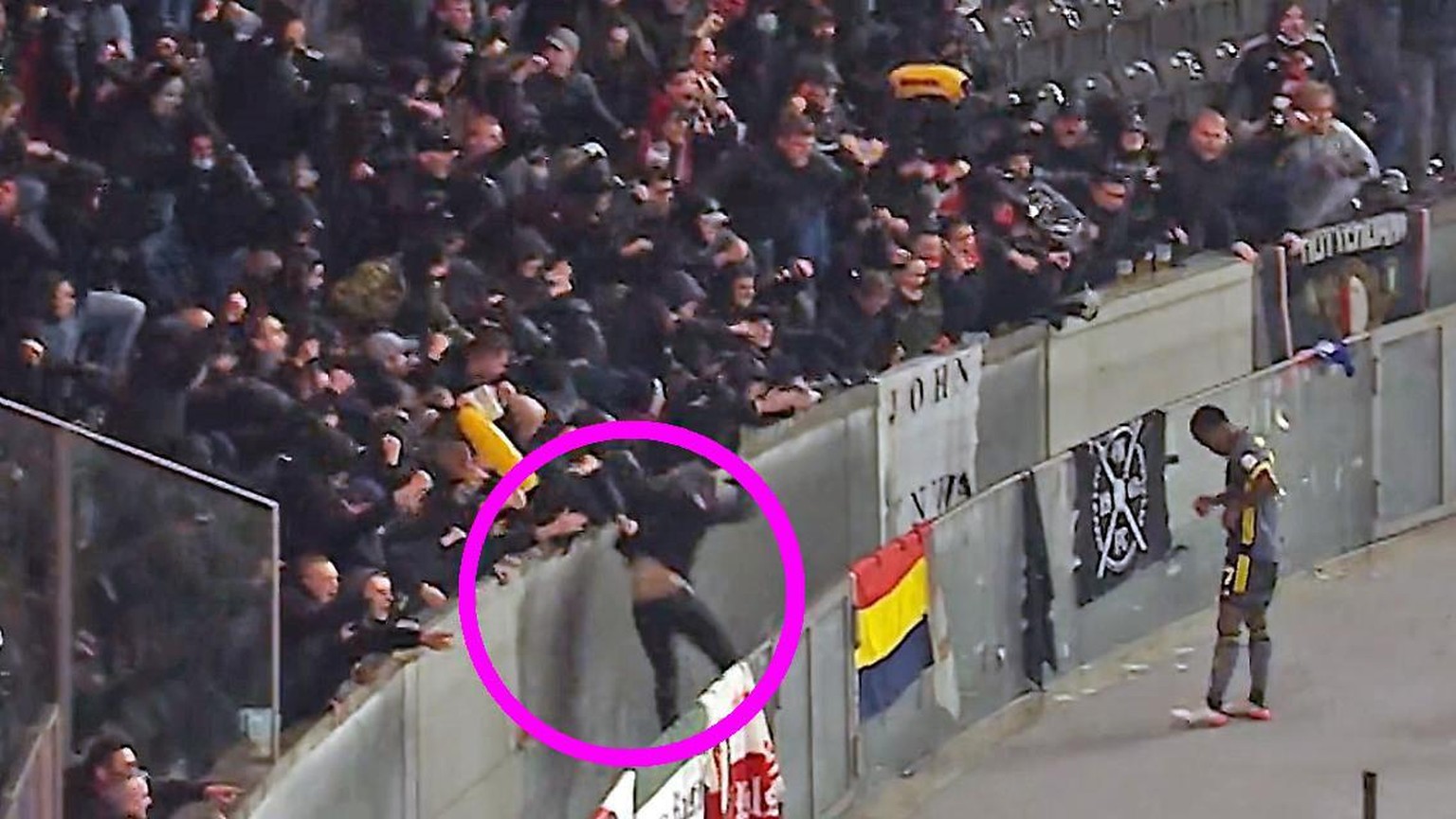 Die Feyenoord-Fans freuten sich etwas zu heftig über den 1:0-Führungstreffer gegen Union Berlin.