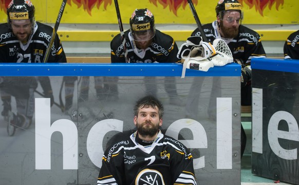 ALS VORSCHAU AUF DIE AM MITTWOCH, 7. SEPTEMBER 2016, BEGINNENDE EISHOCKEY NATIONAL LEAGUE A SAISON, STELLEN WIR IHNEN FOLGENDES BILDMATERIAL ZUR VERFUEGUNG - Haengende Koepfe bei Luganos Philippe Furr ...