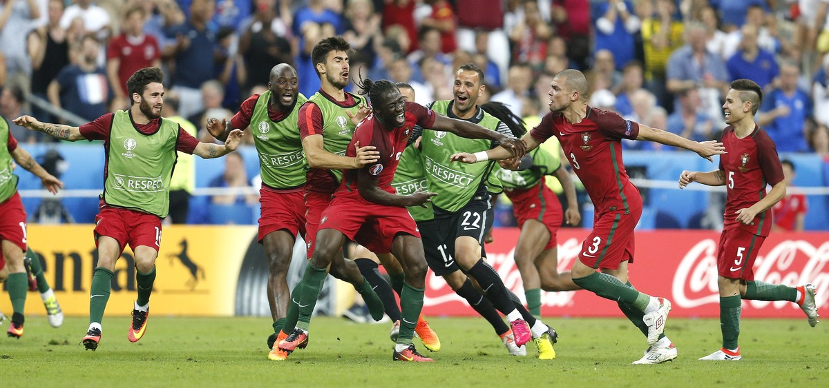 Die Freude der Portugiesen nach dem Siegestor von Eder (Mitte).