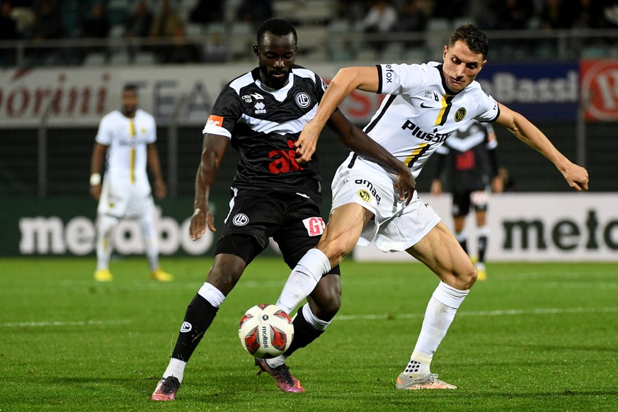 Lugano&#039;s player Ousmane Doumbia, left, fights for the ball with Young Boys&#039; player Vincent Sierro, right, during the Super League soccer match FC Lugano against BSC Young Boys, at the Cornar ...